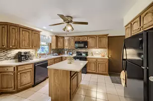 390 Cornell Ln, Elgin, IL 60123 - Photo 9