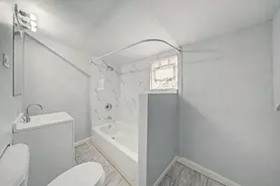 8239 S Colfax Ave, Chicago, IL 60617 - Photo 9