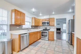 1829 Quaker Hollow Ln, Streamwood, IL 60107 - Photo 3