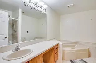 1829 Quaker Hollow Ln, Streamwood, IL 60107 - Photo 13