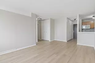 3930 N Pine Grove Ave, Chicago, IL 60613 - Photo 15