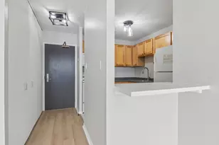 3930 N Pine Grove Ave, Chicago, IL 60613 - Photo 13