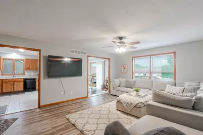 712 Platt Way, Hudson, IL 61748 - Photo 5