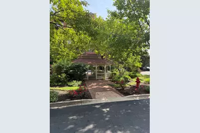 390 S Western Avenue #402, Des Plaines, IL 60016 - Photo 3
