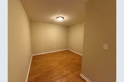 390 S Western Avenue #402, Des Plaines, IL 60016 - Photo 7