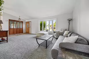 1727 Roosa Ln, Elk Grove Village, IL 60007 - Photo 17