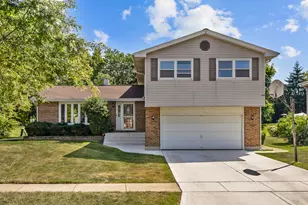 1727 Roosa Ln, Elk Grove Village, IL 60007 - Photo 1
