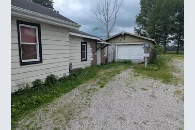 427 N Thompson Street, Carrier Mills, IL 62917 - Photo 3