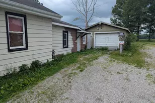 427 N Thompson St, Carrier Mills, IL 62917 - Photo 3