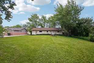 320 Illinois Blvd, Hoffman Estates, IL 60169 - Photo 25