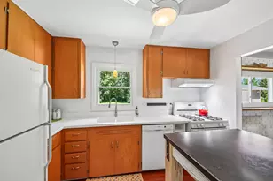 320 Illinois Blvd, Hoffman Estates, IL 60169 - Photo 9