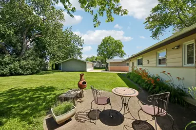 320 Illinois Boulevard, Hoffman Estates, IL 60169 - Photo 23