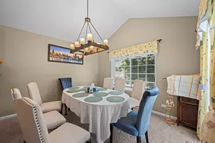 557 Cary Woods Cir, Cary, IL 60013 - Photo 5