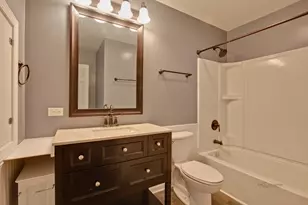 648 N Greenview Ave, Mundelein, IL 60060 - Photo 21