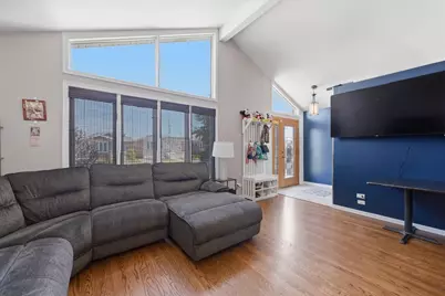 7027 W 64th Place, Chicago, IL 60638 - Photo 3