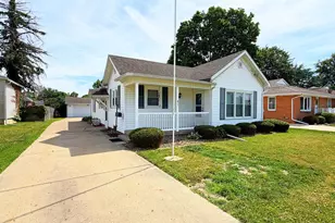 411 W Grant St, Streator, IL 61364 - Photo 1