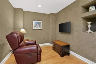 7940 Ashbrook Ct, Darien, IL 60561 - Photo 17