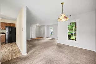 128 Majestic Dr, Lombard, IL 60148 - Photo 7