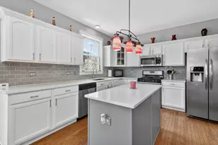 395 S Palmer Dr, Bolingbrook, IL 60490 - Photo 9