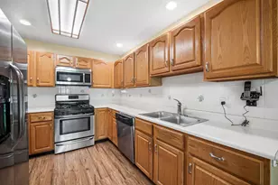 169 Crescent Ln, Schaumburg, IL 60193 - Photo 7