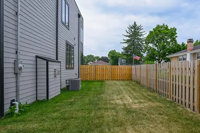 4015 Goss Avenue, Schiller Park, IL 60176 - Photo 7