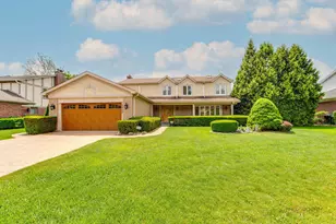 3903 Kiess Dr, Glenview, IL 60026 - Photo 3