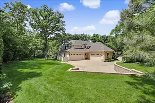 12 Carlisle Dr, Oak Brook, IL 60523 - Photo 105