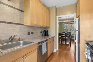 2016 5 W Greenleaf Ave, Chicago, IL 60645 - Photo 11