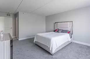 1450 Plymouth Ln, Elgin, IL 60123 - Photo 7