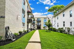 1236 W Farwell Ave, Chicago, IL 60626 - Photo 1