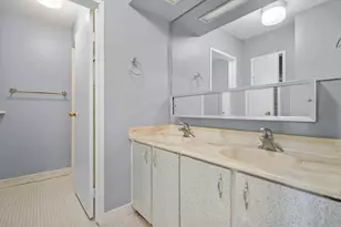 9118 W Elmwood Dr, Niles, IL 60714 - Photo 11