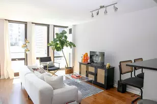 1 E Scott St, Chicago, IL 60610 - Photo 3