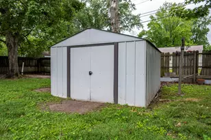 1412 Holly St, Centralia, IL 62801 - Photo 23