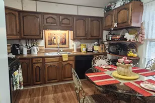 1412 Holly St, Centralia, IL 62801 - Photo 3