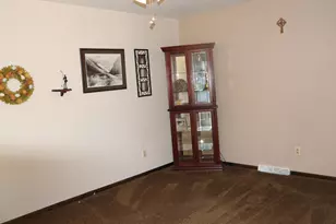312 Dixon St, Streator, IL 61364 - Photo 5
