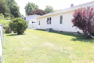 312 Dixon St, Streator, IL 61364 - Photo 3