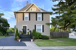 631 S Hale St, Wheaton, IL 60187 - Photo 1