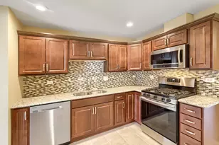 714 Sunset Cir, Streamwood, IL 60107 - Photo 3