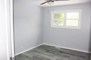 826 River Dr, Carol Stream, IL 60188 - Photo 11
