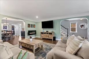 6455 N Talman Ave, Chicago, IL 60645 - Photo 11