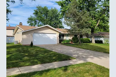 132 W Hartford Drive, Schaumburg, IL 60193 - Photo 1