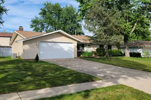 132 W Hartford Dr, Schaumburg, IL 60193 - Photo 1