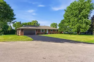 8063 Clearview Dr, Rockford, IL 61102 - Photo 3