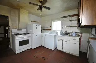 211 S Sterling St, Streator, IL 61364 - Photo 11
