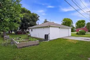 219 N Hickory St, Wenona, IL 61377 - Photo 33