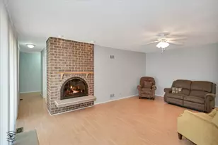 1020 Dartmouth Dr, Wheaton, IL 60189 - Photo 11