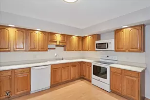 1020 Dartmouth Dr, Wheaton, IL 60189 - Photo 15