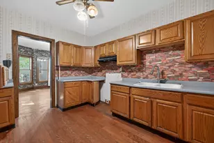 536 N 7th St, Dekalb, IL 60115 - Photo 7