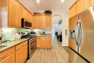 1701 Astor Ave, Oakbrook Terrace, IL 60181 - Photo 9