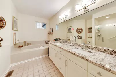 1701 Astor Avenue, Oakbrook Terrace, IL 60181 - Photo 13